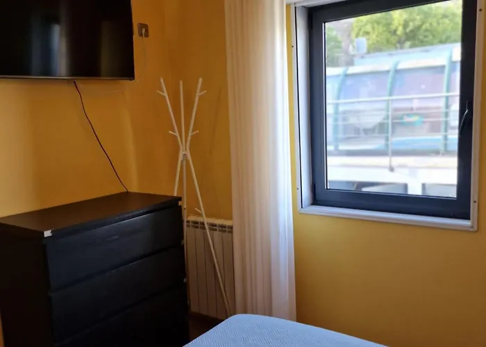 בית נופש Casa Piscina Agua Quente ויאנה דו קסטלו